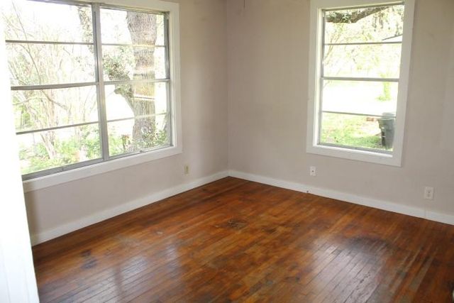 1306 Alamo ST, San Marcos, TX 78666