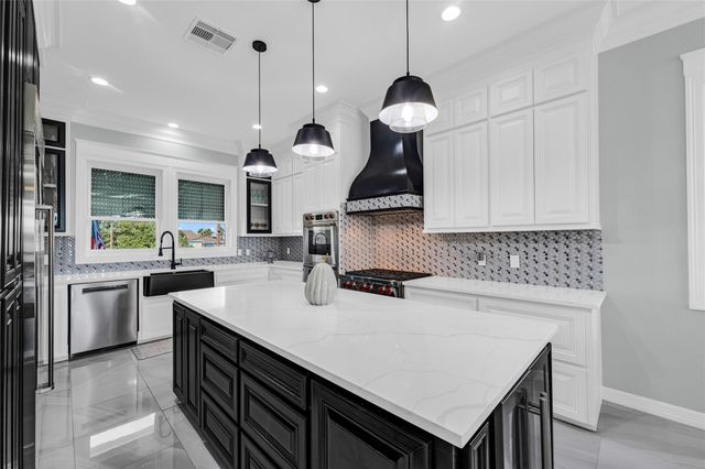 16529 Tampico Way, Jamaica Beach, TX 77554