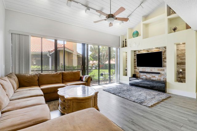 127 Old Meadow Way, Palm Beach Gardens, FL 33418