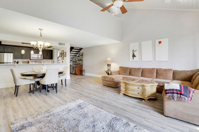 127 Old Meadow Way, Palm Beach Gardens, FL 33418