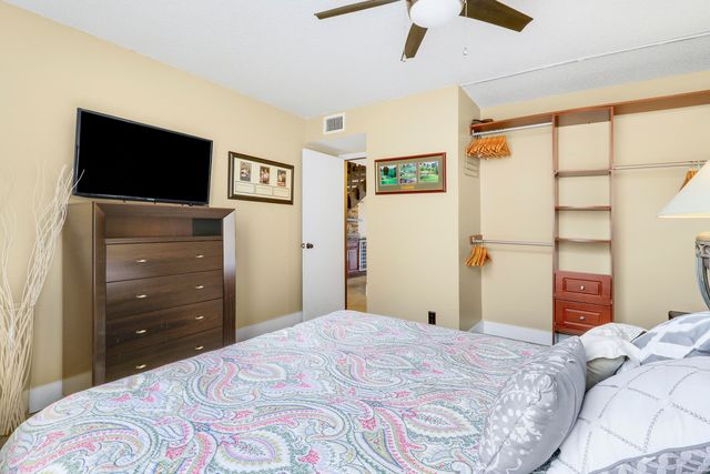 127 Old Meadow Way, Palm Beach Gardens, FL 33418