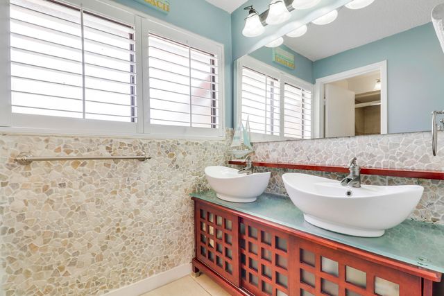 127 Old Meadow Way, Palm Beach Gardens, FL 33418