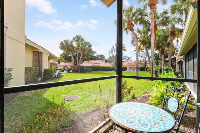 127 Old Meadow Way, Palm Beach Gardens, FL 33418