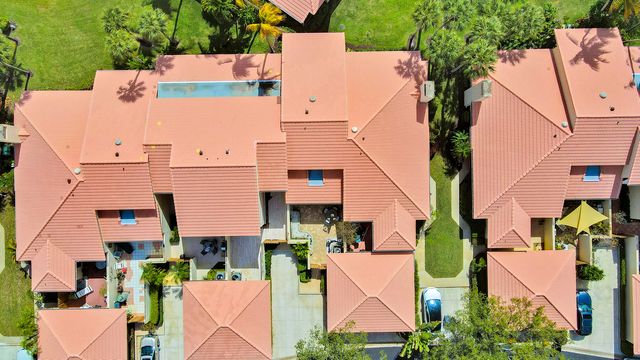 127 Old Meadow Way, Palm Beach Gardens, FL 33418