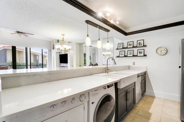 127 Old Meadow Way, Palm Beach Gardens, FL 33418