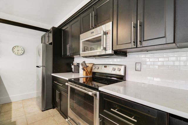 127 Old Meadow Way, Palm Beach Gardens, FL 33418