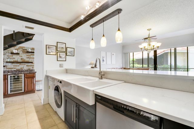 127 Old Meadow Way, Palm Beach Gardens, FL 33418