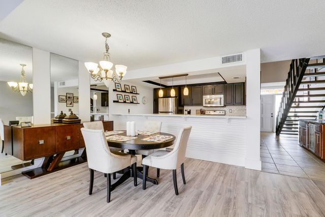 127 Old Meadow Way, Palm Beach Gardens, FL 33418