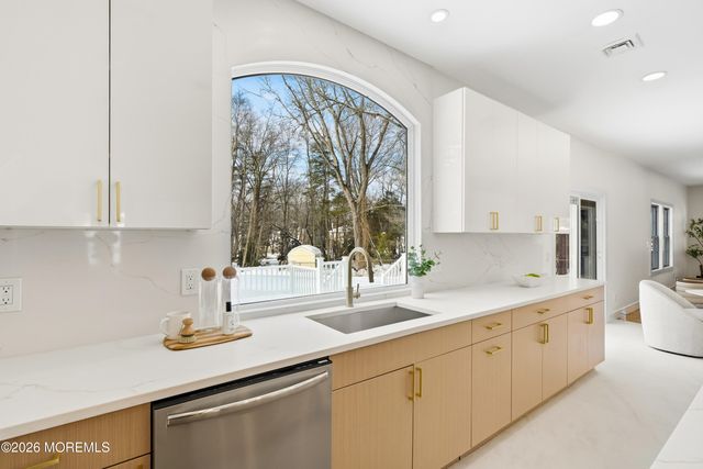 20 Overlook Drive, Jackson, NJ 08527