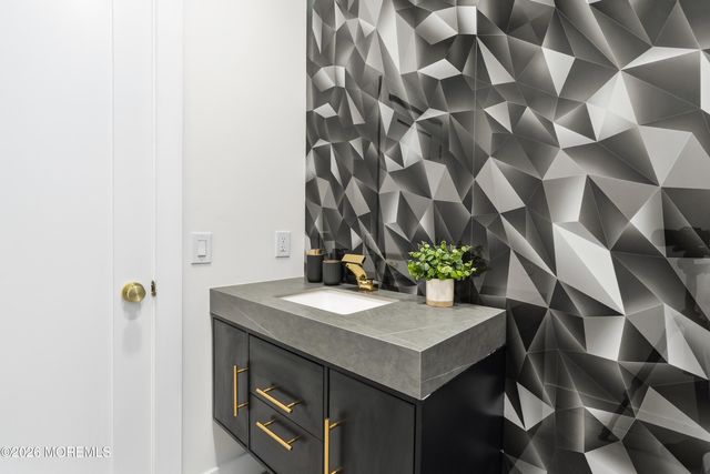 20 Overlook Drive, Jackson, NJ 08527