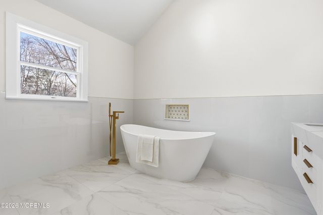 20 Overlook Drive, Jackson, NJ 08527