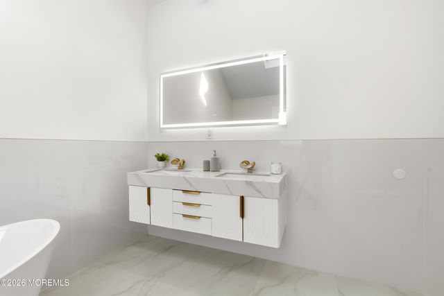 20 Overlook Drive, Jackson, NJ 08527