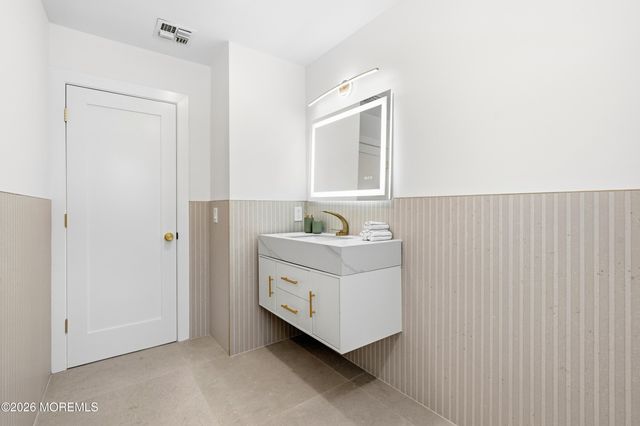 20 Overlook Drive, Jackson, NJ 08527