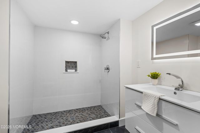 20 Overlook Drive, Jackson, NJ 08527