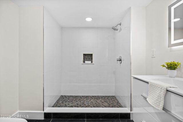 20 Overlook Drive, Jackson, NJ 08527