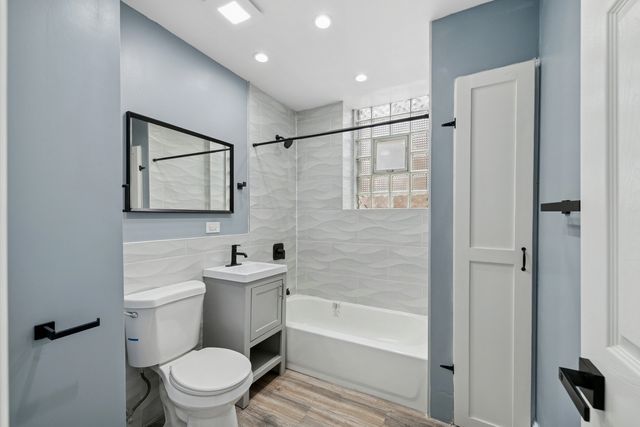 2433 S Harding Avenue, Chicago, IL 60623