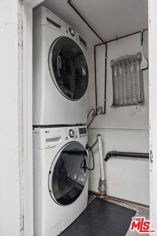 161 W Channel Road 4, Santa Monica, CA 90402