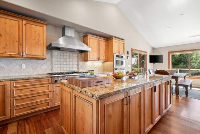 24101 Mountain Charlie Road, Los Gatos, CA 95033