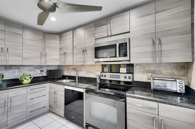 7951 Eastlake Dr D, Boca Raton, FL 33433
