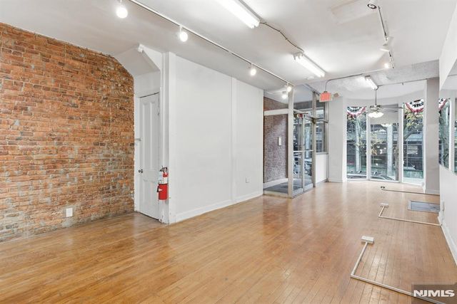 15 Warren Street, Newark, NJ 07102