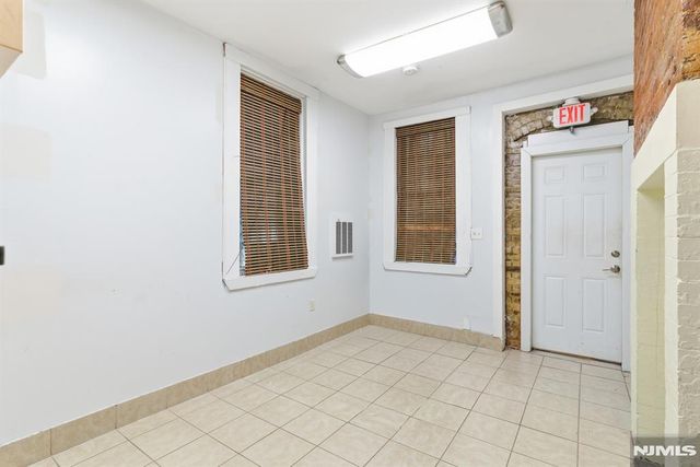 15 Warren Street, Newark, NJ 07102