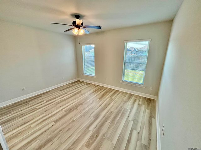 9958 Stratford Dr, Denham Springs, LA 70726