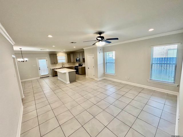 9958 Stratford Dr, Denham Springs, LA 70726