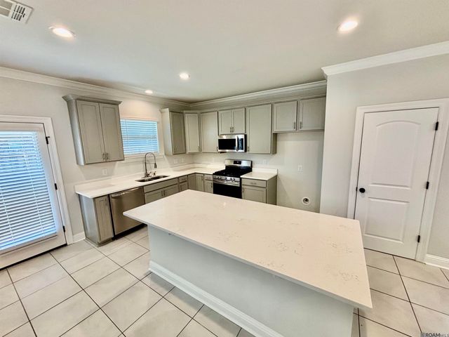 9958 Stratford Dr, Denham Springs, LA 70726
