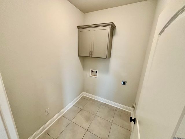 9958 Stratford Dr, Denham Springs, LA 70726