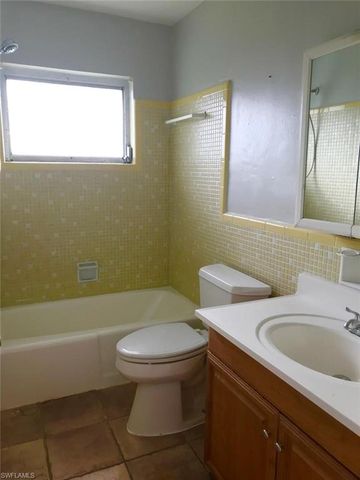 1311 SE 25th TER, Cape Coral, FL 33904