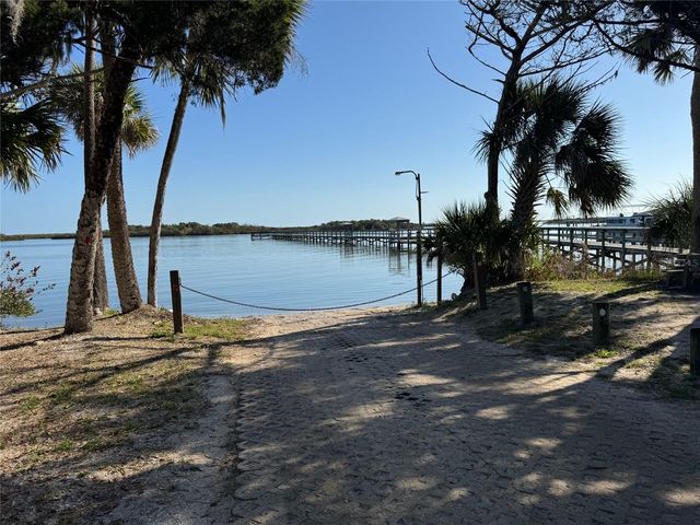 332 MARSH LANDING LOOP, Oak Hill, FL 32759