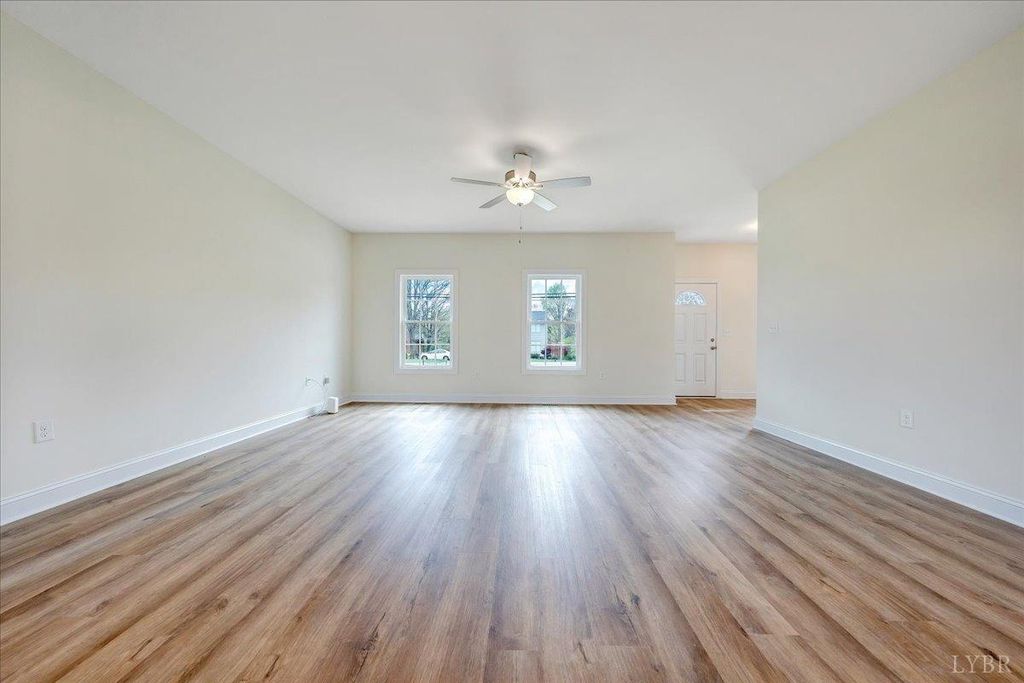 Image 4 of property listing at 23 Lochwood Hill Drive, Goode, VA 24556