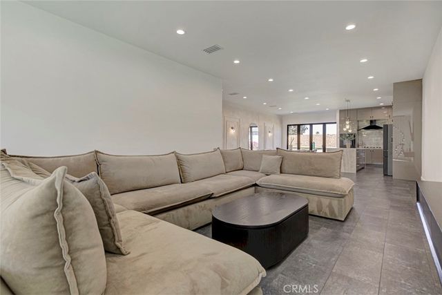 10823 Parr, Sunland, CA 91040