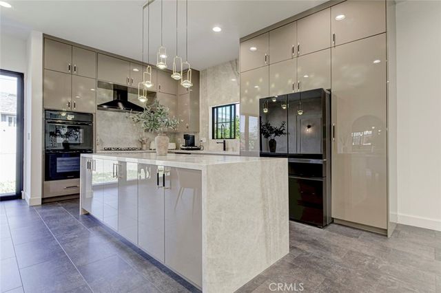 10823 Parr, Sunland, CA 91040