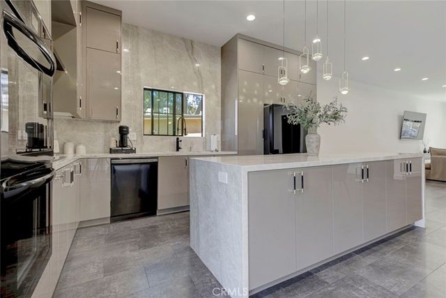 10823 Parr, Sunland, CA 91040