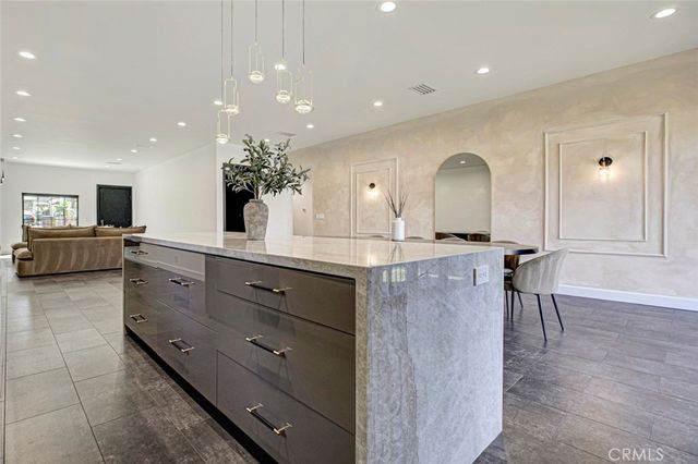 10823 Parr, Sunland, CA 91040