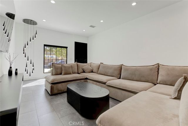 10823 Parr, Sunland, CA 91040
