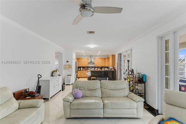1642 Blue Jay Cir, Weston, FL 33327