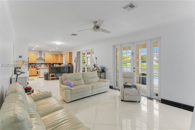 1642 Blue Jay Cir, Weston, FL 33327