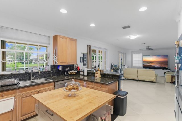 1642 Blue Jay Cir, Weston, FL 33327