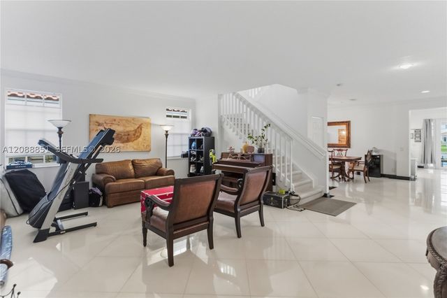 1642 Blue Jay Cir, Weston, FL 33327