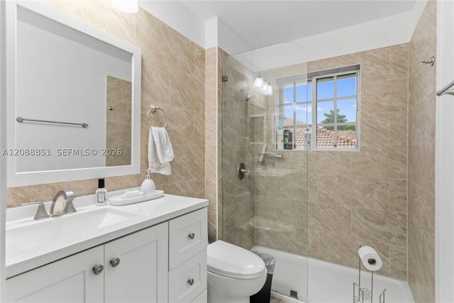 1642 Blue Jay Cir, Weston, FL 33327