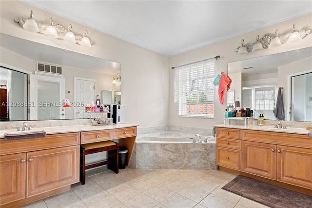 1642 Blue Jay Cir, Weston, FL 33327