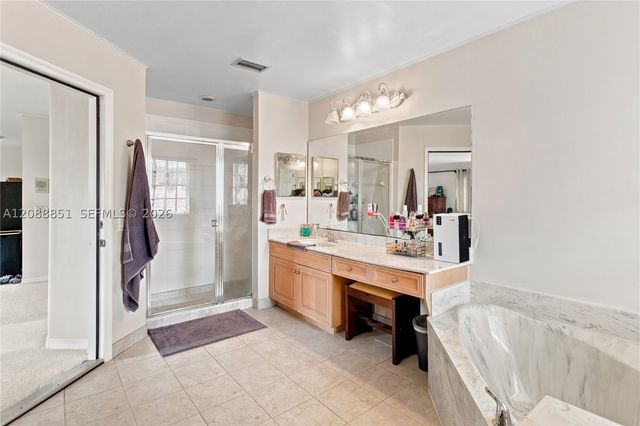 1642 Blue Jay Cir, Weston, FL 33327