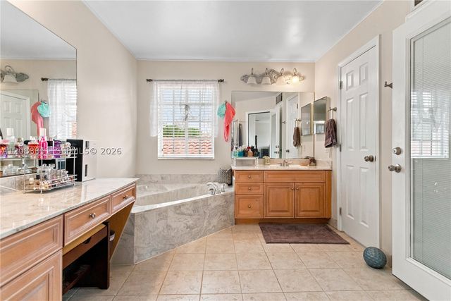 1642 Blue Jay Cir, Weston, FL 33327
