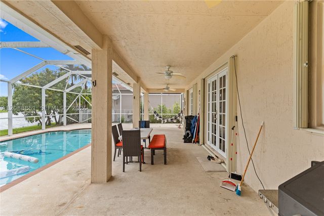 1642 Blue Jay Cir, Weston, FL 33327