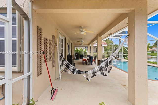 1642 Blue Jay Cir, Weston, FL 33327