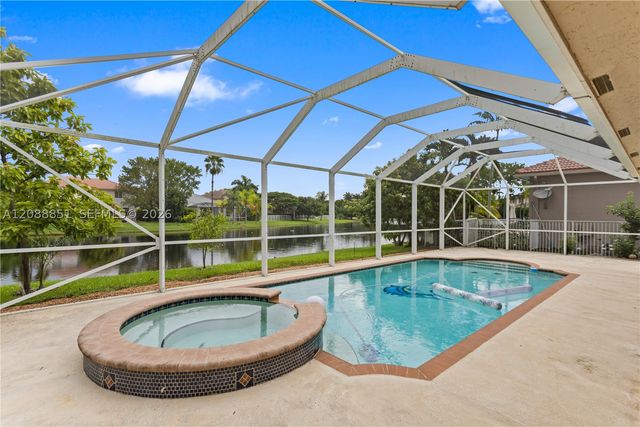 1642 Blue Jay Cir, Weston, FL 33327