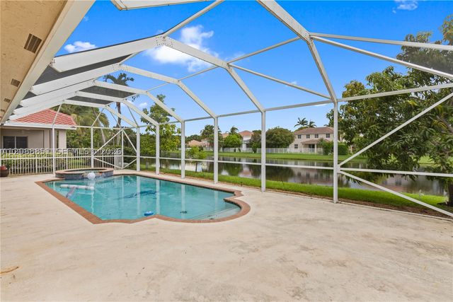 1642 Blue Jay Cir, Weston, FL 33327