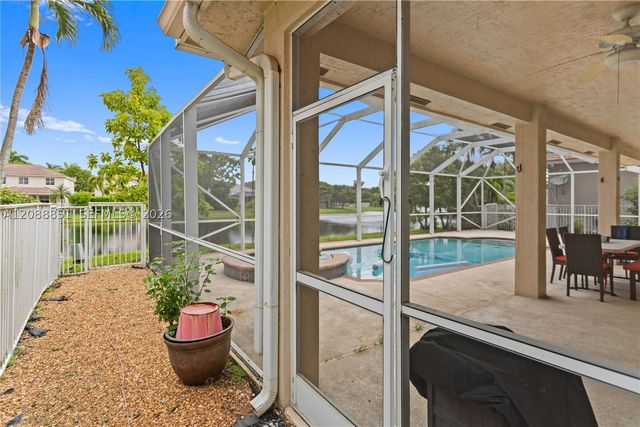 1642 Blue Jay Cir, Weston, FL 33327